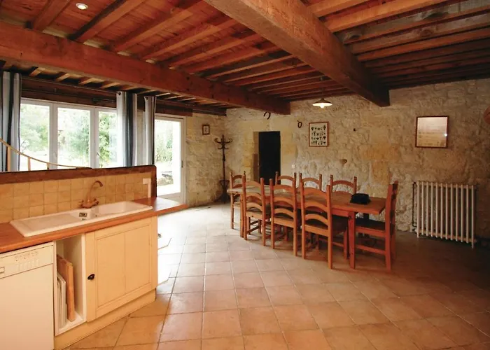 4 Bedroom Beautiful In St Germain Saint-Germain-de-la-Rivière