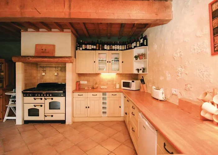 4 Bedroom Beautiful In St Germain Saint-Germain-de-la-Rivière